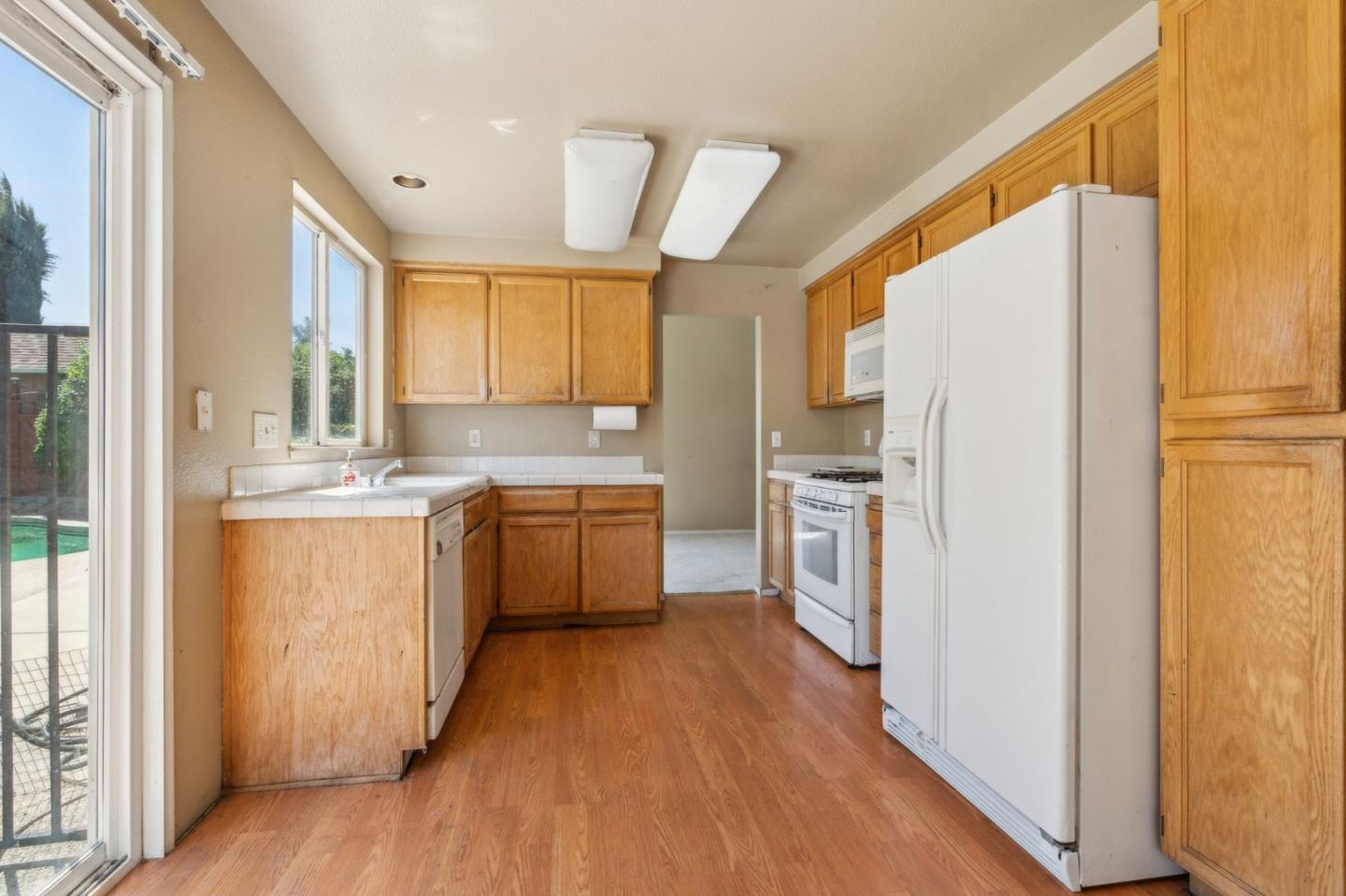 Detail Gallery Image 6 of 30 For 1780 Decarli St, Stockton,  CA 95206 - 4 Beds | 2/1 Baths