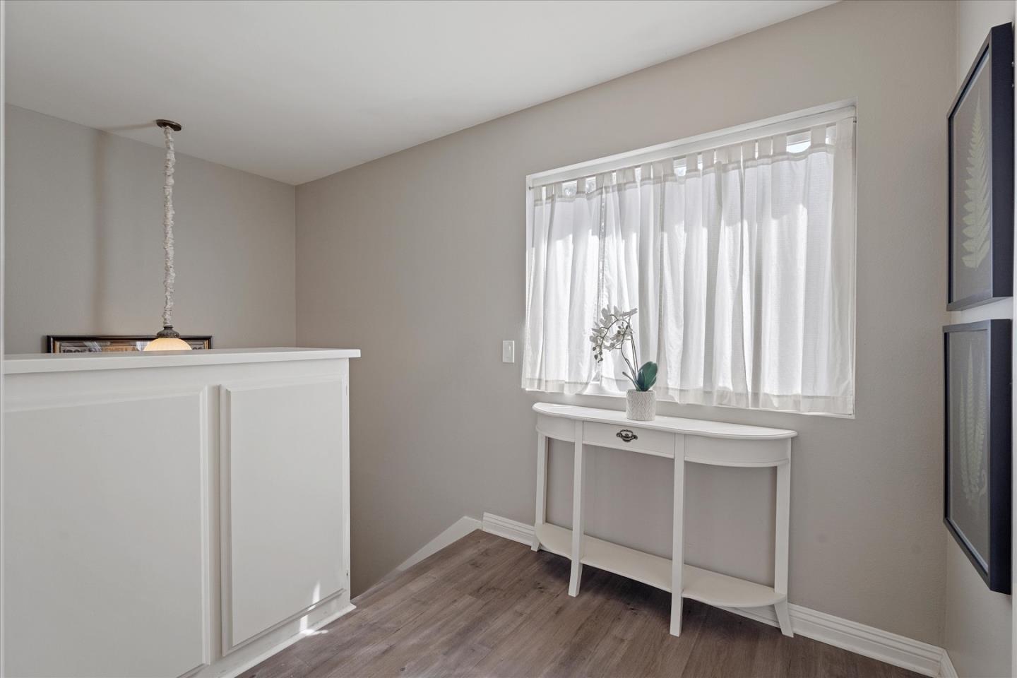 Detail Gallery Image 10 of 21 For 12246 Runnymede St #2,  North Hollywood,  CA 91605 - 2 Beds | 2 Baths