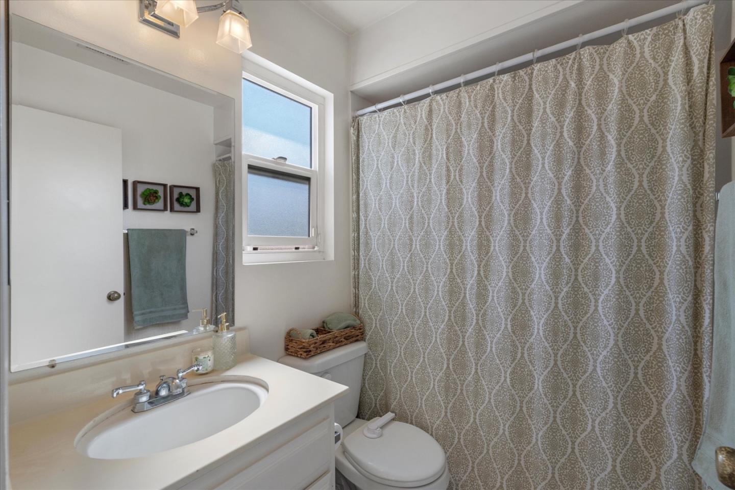 Detail Gallery Image 12 of 21 For 12246 Runnymede St #2,  North Hollywood,  CA 91605 - 2 Beds | 2 Baths