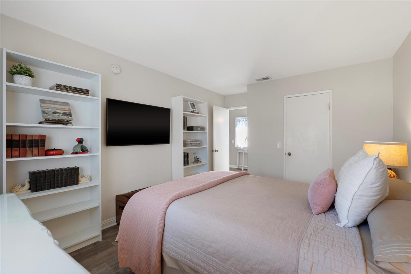 Detail Gallery Image 14 of 21 For 12246 Runnymede St #2,  North Hollywood,  CA 91605 - 2 Beds | 2 Baths