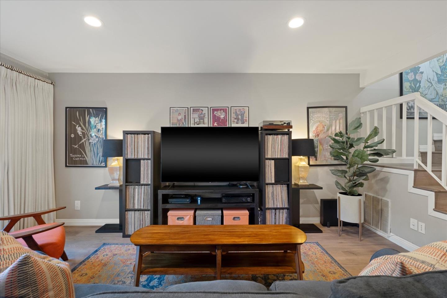 Detail Gallery Image 4 of 21 For 12246 Runnymede St #2,  North Hollywood,  CA 91605 - 2 Beds | 2 Baths