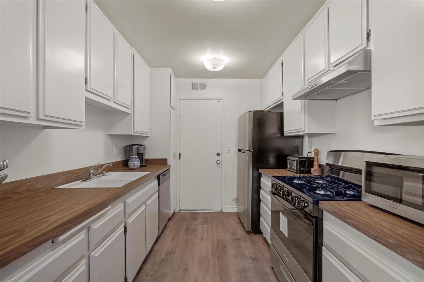 Detail Gallery Image 7 of 21 For 12246 Runnymede St #2,  North Hollywood,  CA 91605 - 2 Beds | 2 Baths