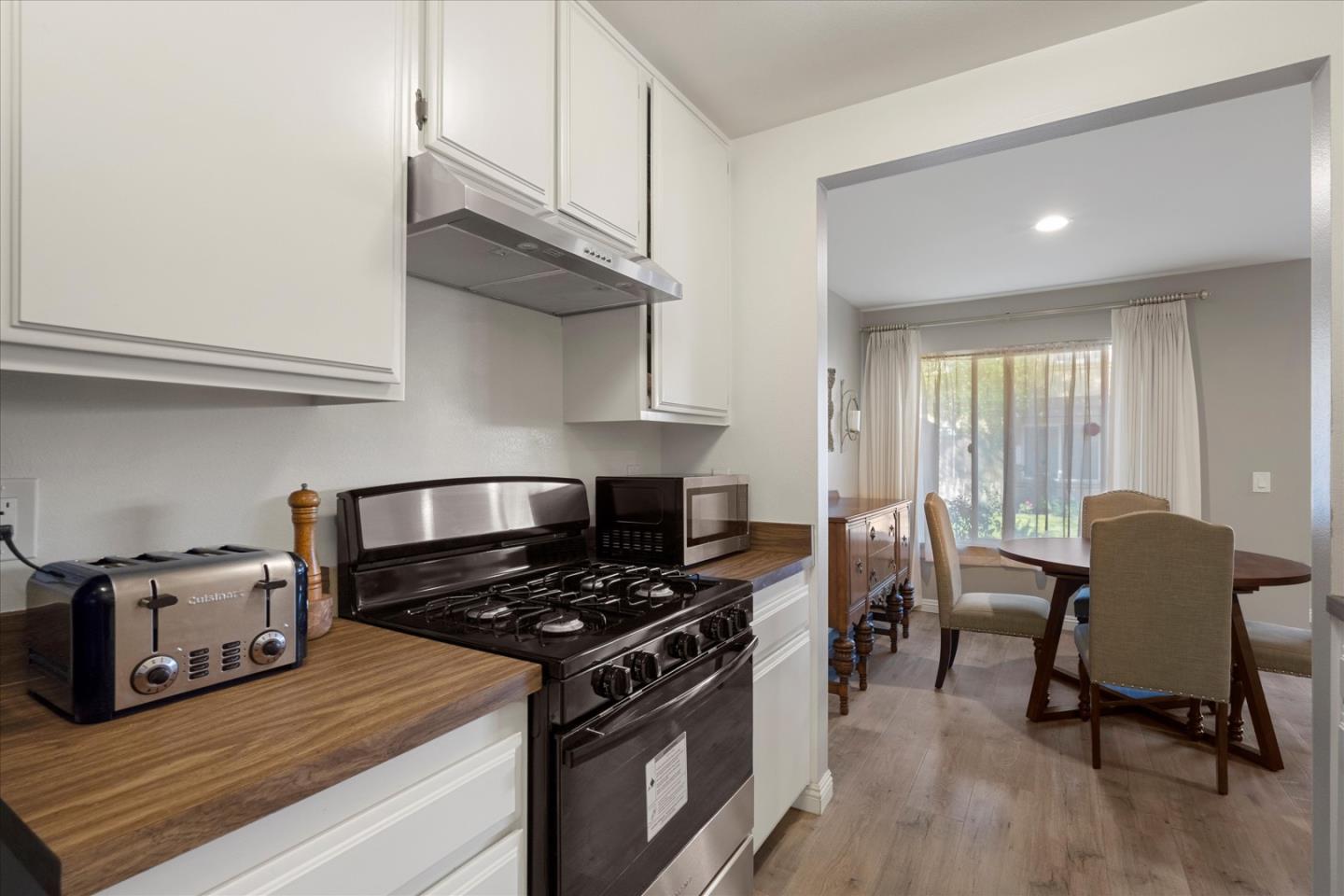 Detail Gallery Image 8 of 21 For 12246 Runnymede St #2,  North Hollywood,  CA 91605 - 2 Beds | 2 Baths