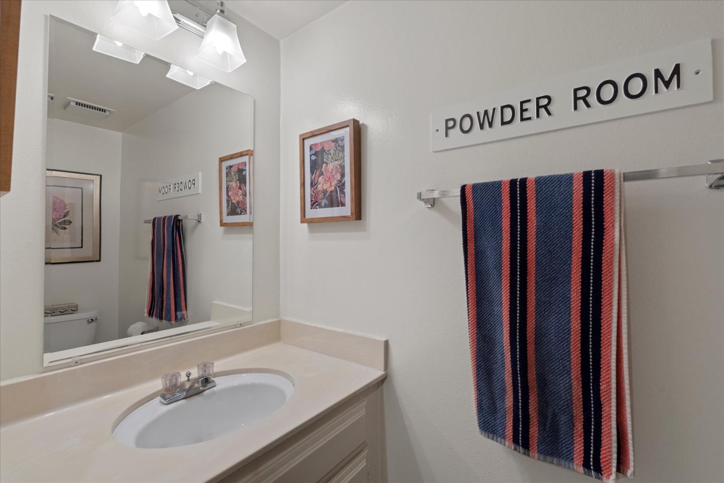 Detail Gallery Image 9 of 21 For 12246 Runnymede St #2,  North Hollywood,  CA 91605 - 2 Beds | 2 Baths