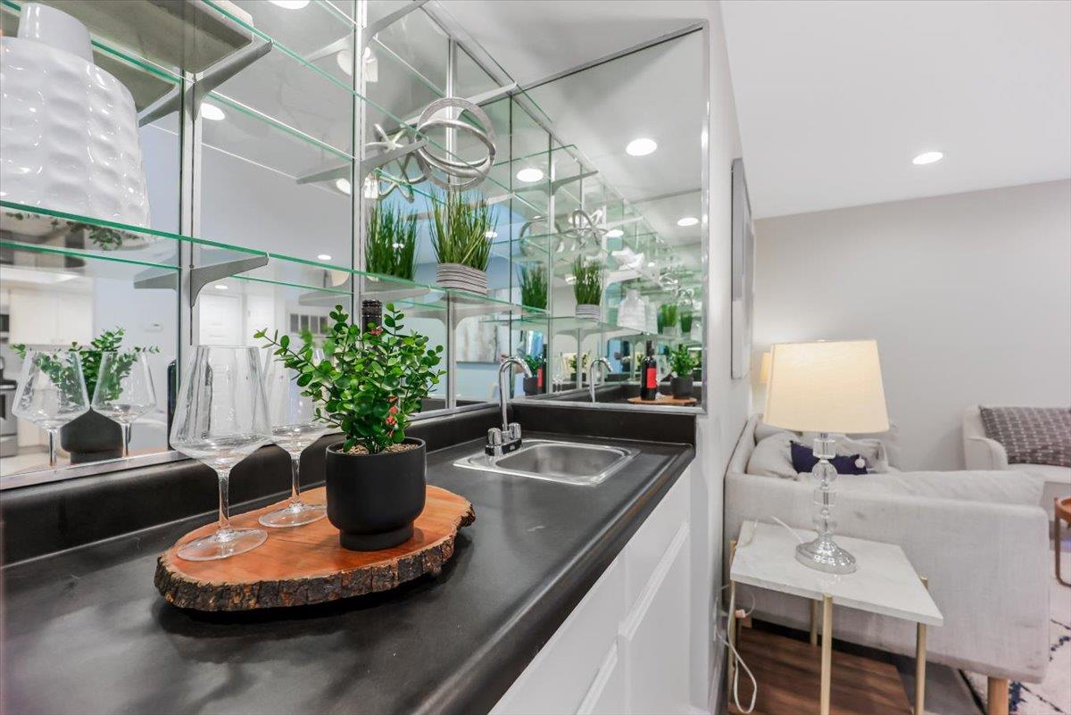 Detail Gallery Image 11 of 48 For 714 San Conrado Ter #5,  Sunnyvale,  CA 94085 - 2 Beds | 2 Baths