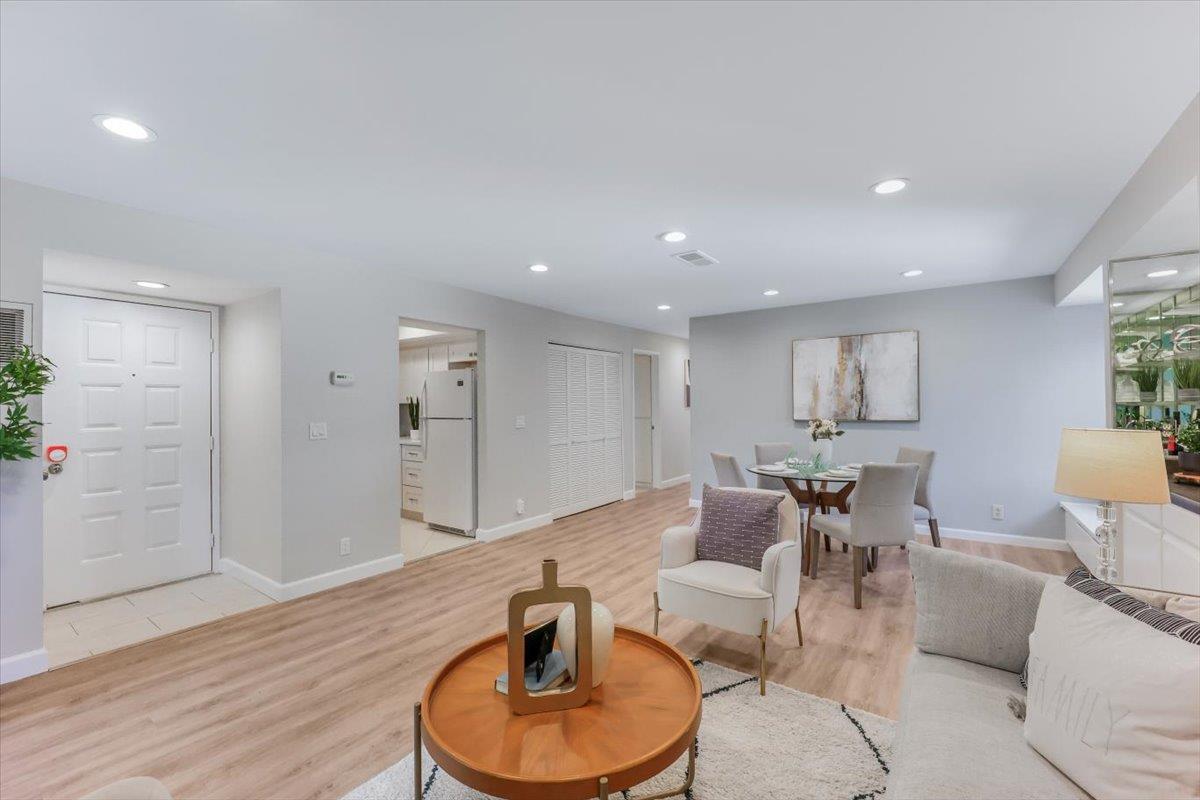 Detail Gallery Image 4 of 48 For 714 San Conrado Ter #5,  Sunnyvale,  CA 94085 - 2 Beds | 2 Baths