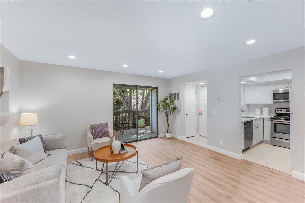 Detail Gallery Image 5 of 48 For 714 San Conrado Ter #5,  Sunnyvale,  CA 94085 - 2 Beds | 2 Baths
