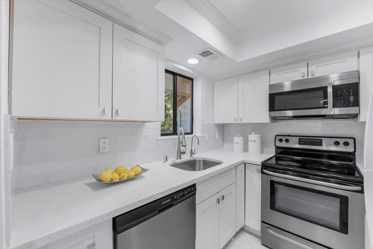 Detail Gallery Image 8 of 48 For 714 San Conrado Ter #5,  Sunnyvale,  CA 94085 - 2 Beds | 2 Baths
