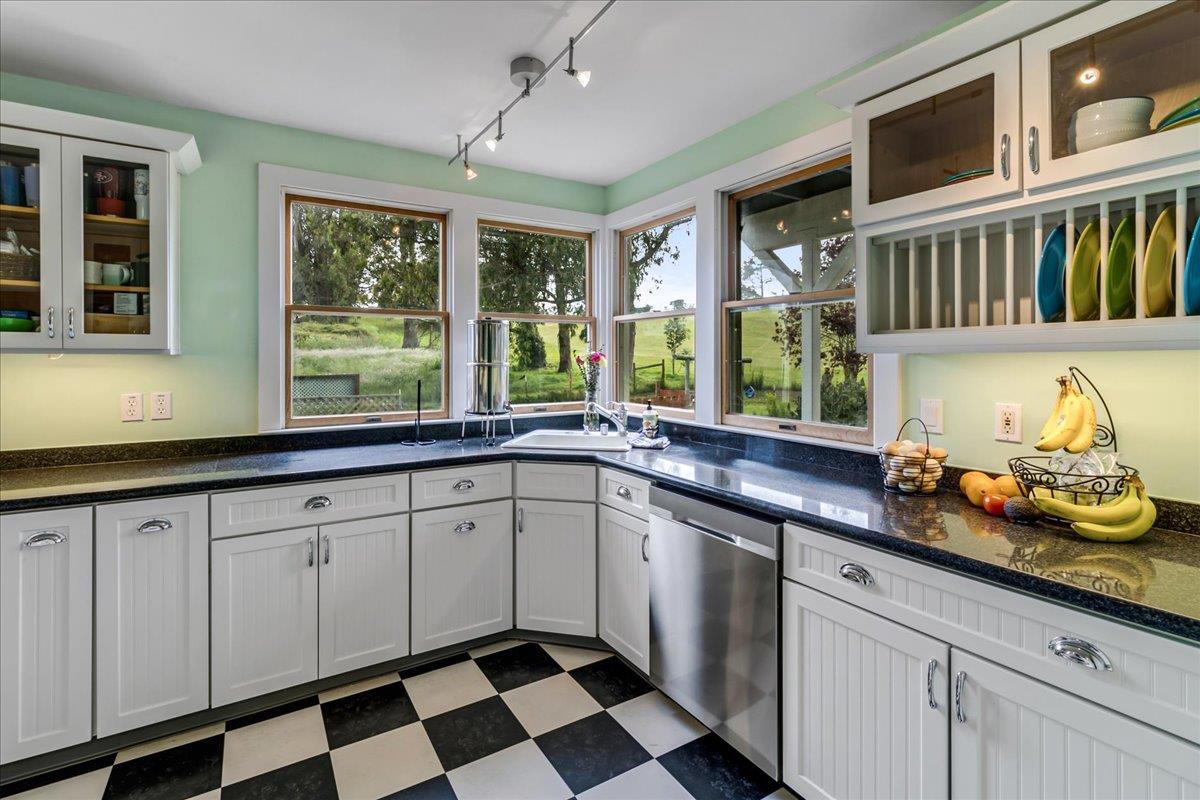 Detail Gallery Image 12 of 53 For 71 Spring Rd, Royal Oaks,  CA 95076 - 4 Beds | 3/1 Baths