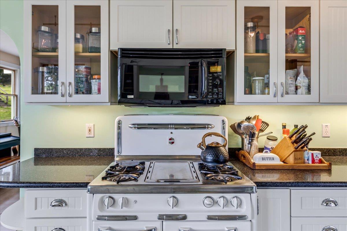 Detail Gallery Image 14 of 53 For 71 Spring Rd, Royal Oaks,  CA 95076 - 4 Beds | 3/1 Baths