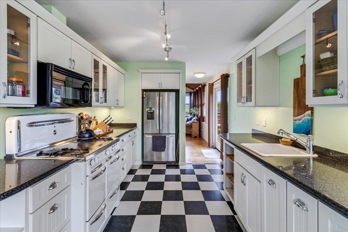 Detail Gallery Image 16 of 53 For 71 Spring Rd, Royal Oaks,  CA 95076 - 4 Beds | 3/1 Baths