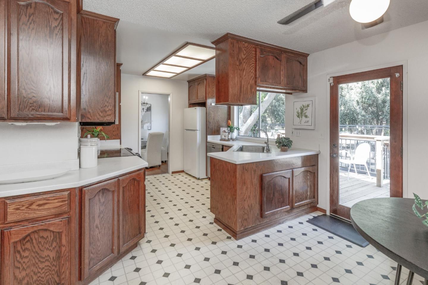 Detail Gallery Image 9 of 29 For 443 Thames Park Ct, San Jose,  CA 95136 - 4 Beds | 2/1 Baths