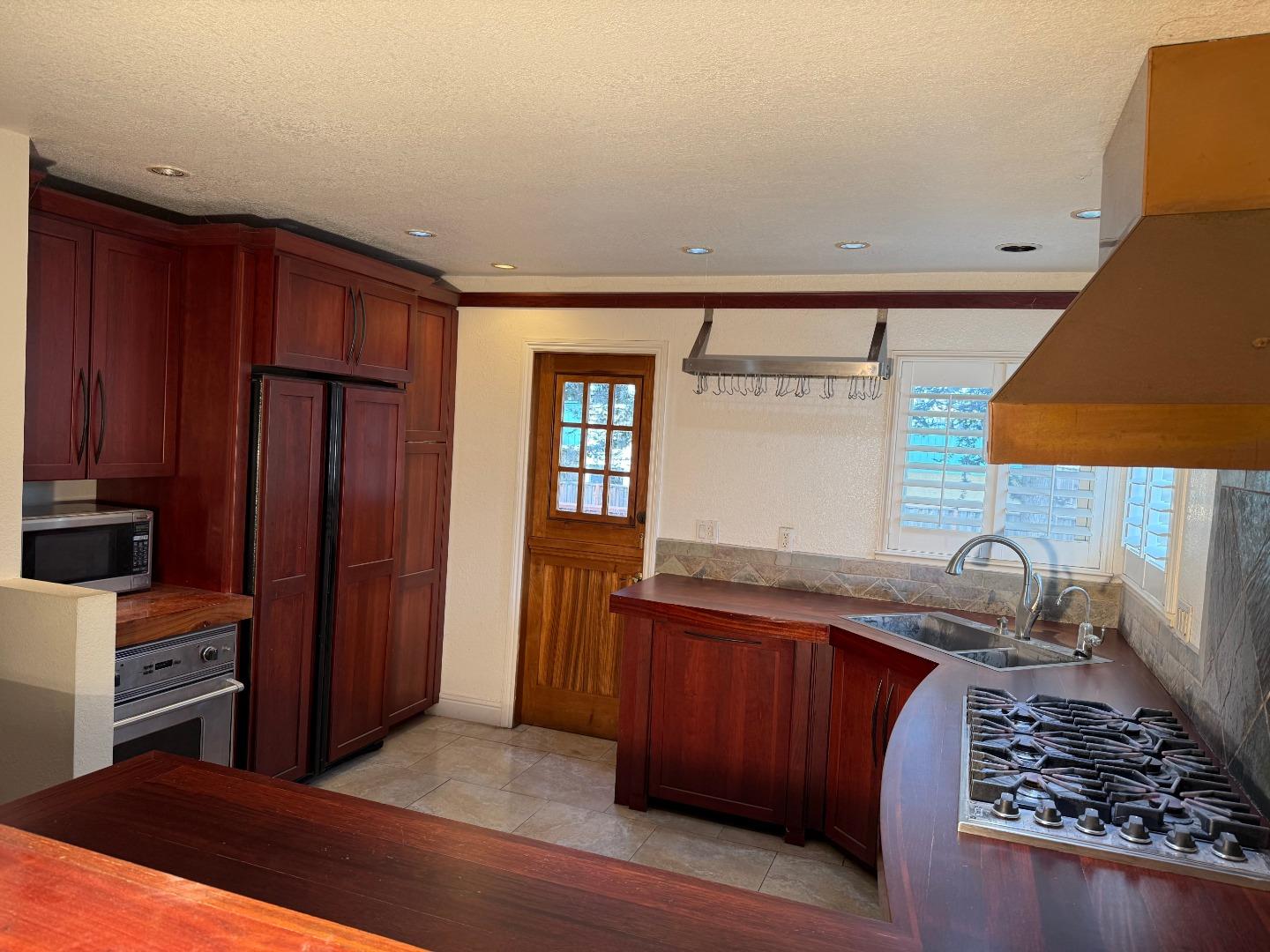 Detail Gallery Image 15 of 40 For 336 Morse Ct, Marina,  CA 93933 - 4 Beds | 3 Baths