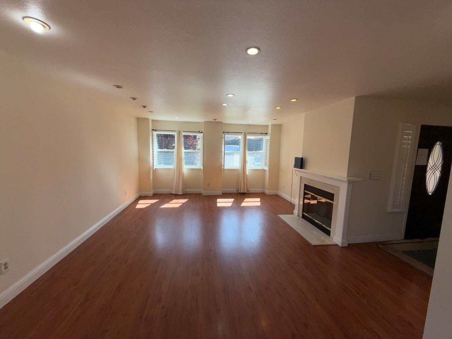 Detail Gallery Image 6 of 40 For 336 Morse Ct, Marina,  CA 93933 - 4 Beds | 3 Baths