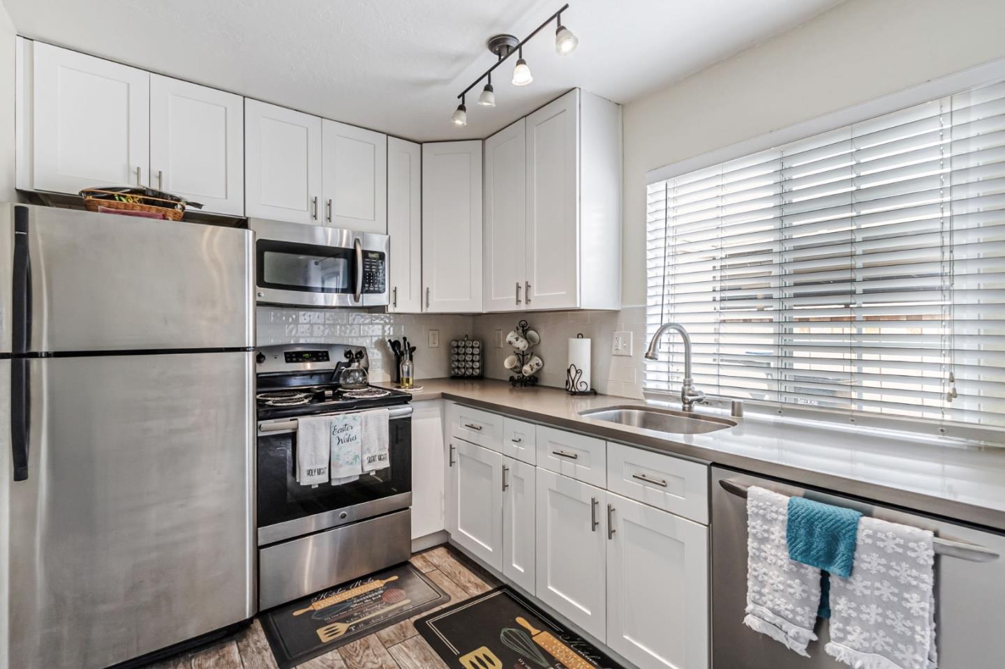 Detail Gallery Image 10 of 31 For 5465 Don Edmondo Ct, San Jose,  CA 95123 - 2 Beds | 1/1 Baths