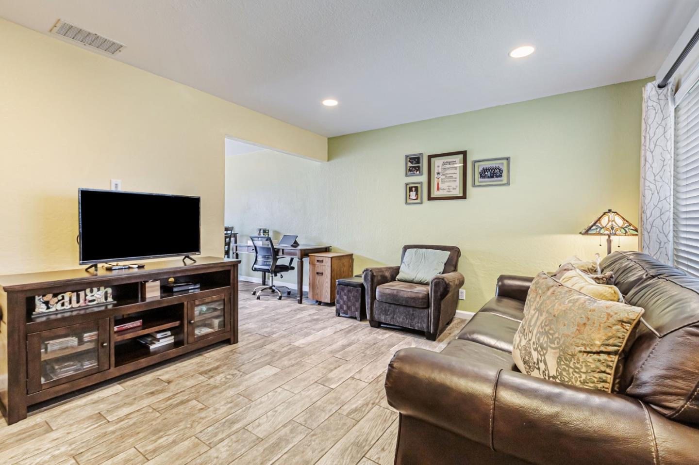 Detail Gallery Image 4 of 31 For 5465 Don Edmondo Ct, San Jose,  CA 95123 - 2 Beds | 1/1 Baths