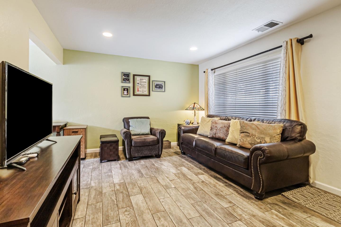Detail Gallery Image 5 of 31 For 5465 Don Edmondo Ct, San Jose,  CA 95123 - 2 Beds | 1/1 Baths
