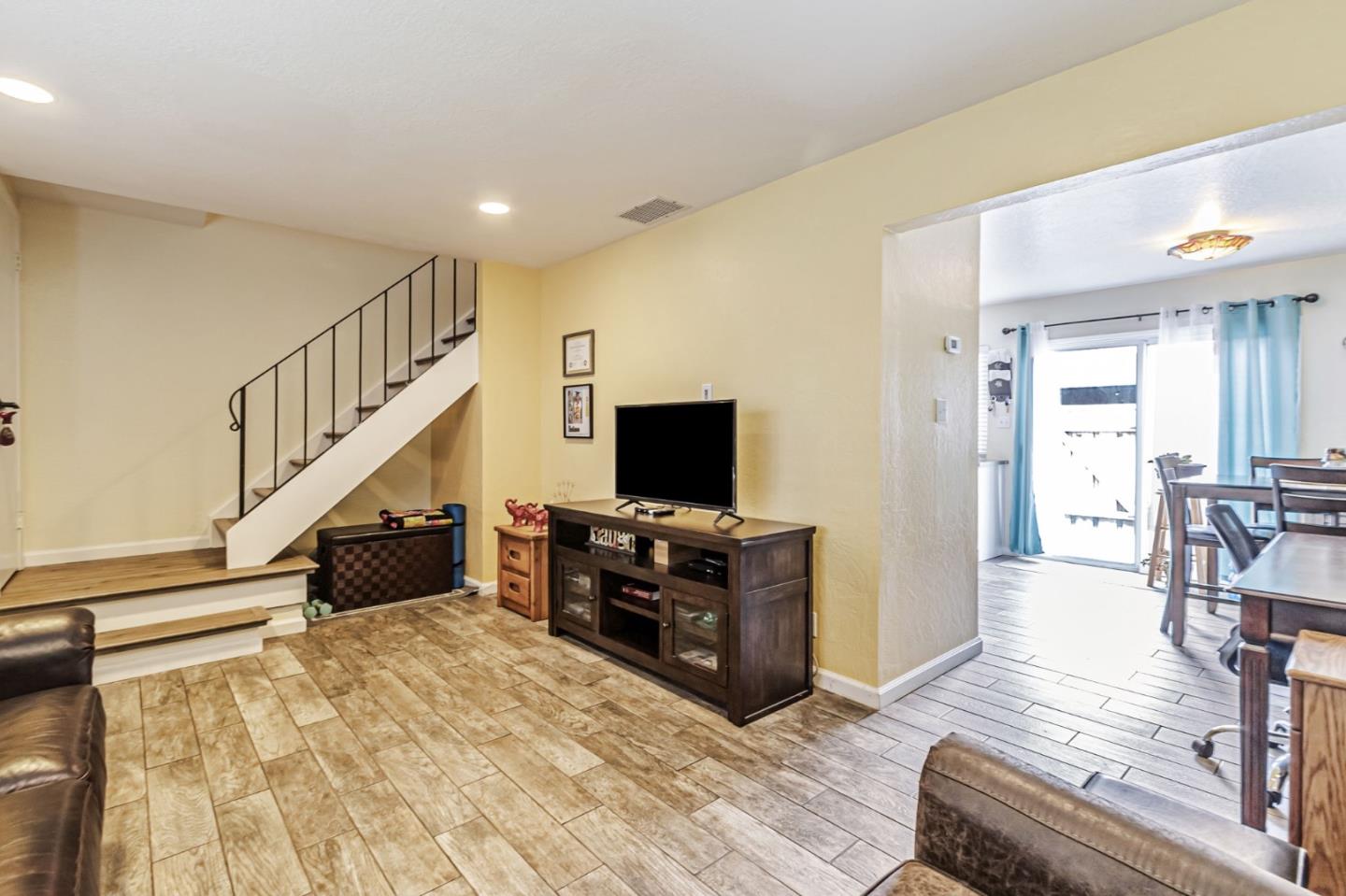 Detail Gallery Image 7 of 31 For 5465 Don Edmondo Ct, San Jose,  CA 95123 - 2 Beds | 1/1 Baths