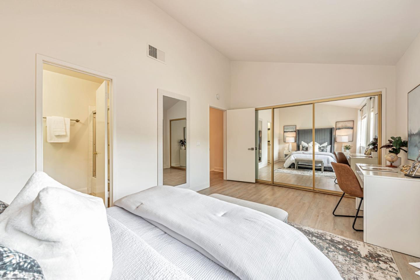 Detail Gallery Image 17 of 35 For 6015 Calle De Felice, San Jose,  CA 95124 - 3 Beds | 3/1 Baths