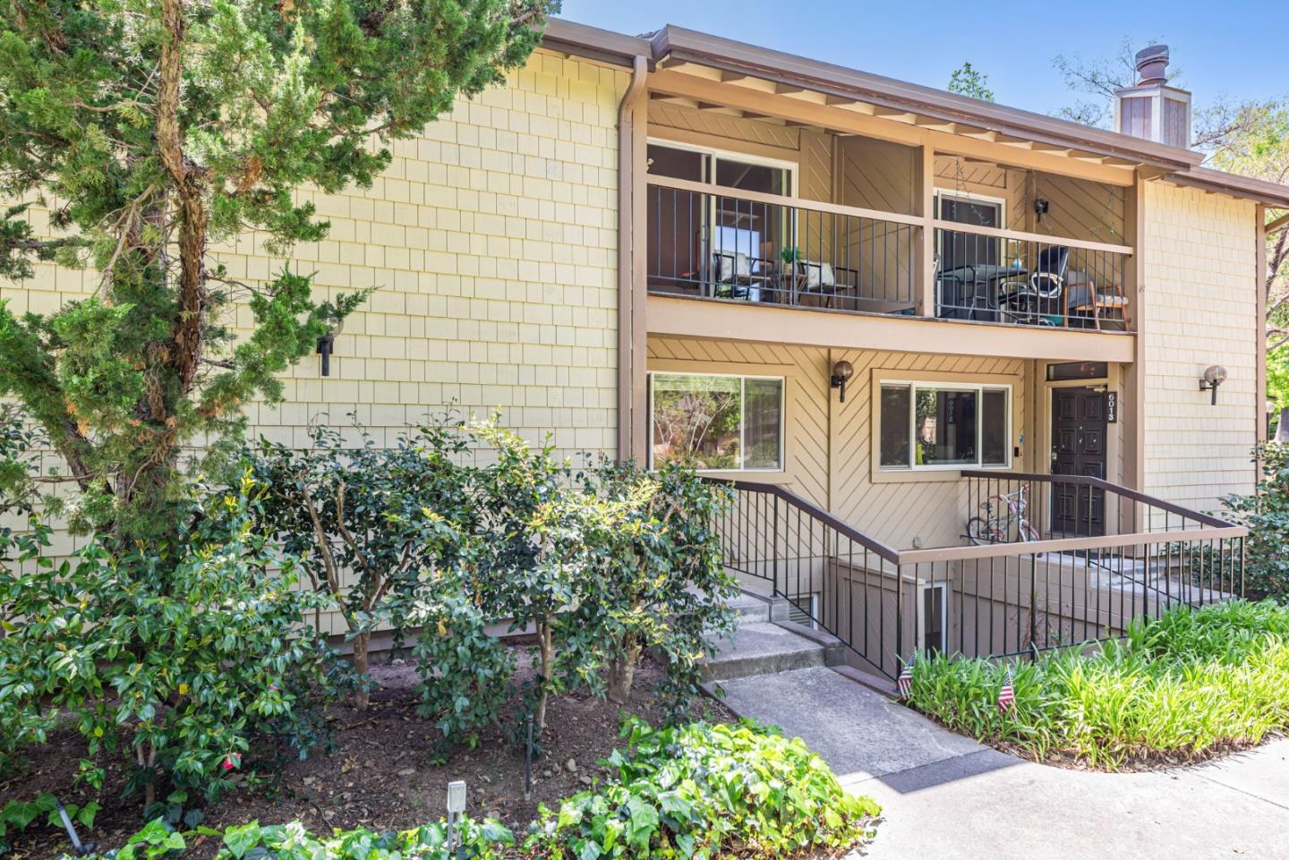 Detail Gallery Image 3 of 35 For 6015 Calle De Felice, San Jose,  CA 95124 - 3 Beds | 3/1 Baths