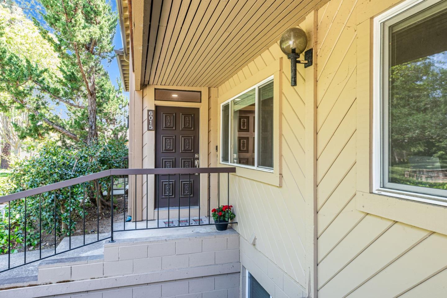 Detail Gallery Image 4 of 35 For 6015 Calle De Felice, San Jose,  CA 95124 - 3 Beds | 3/1 Baths