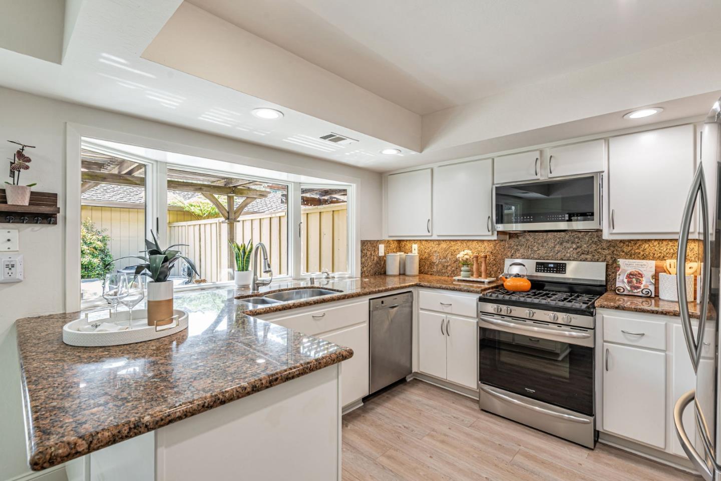 Detail Gallery Image 6 of 35 For 6015 Calle De Felice, San Jose,  CA 95124 - 3 Beds | 3/1 Baths