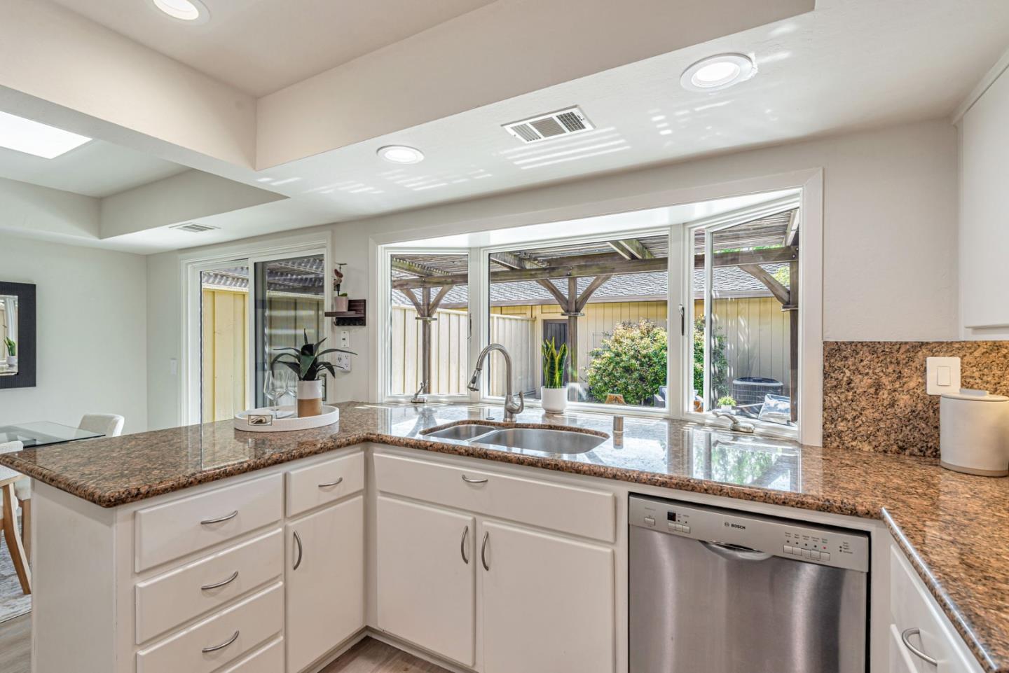 Detail Gallery Image 7 of 35 For 6015 Calle De Felice, San Jose,  CA 95124 - 3 Beds | 3/1 Baths