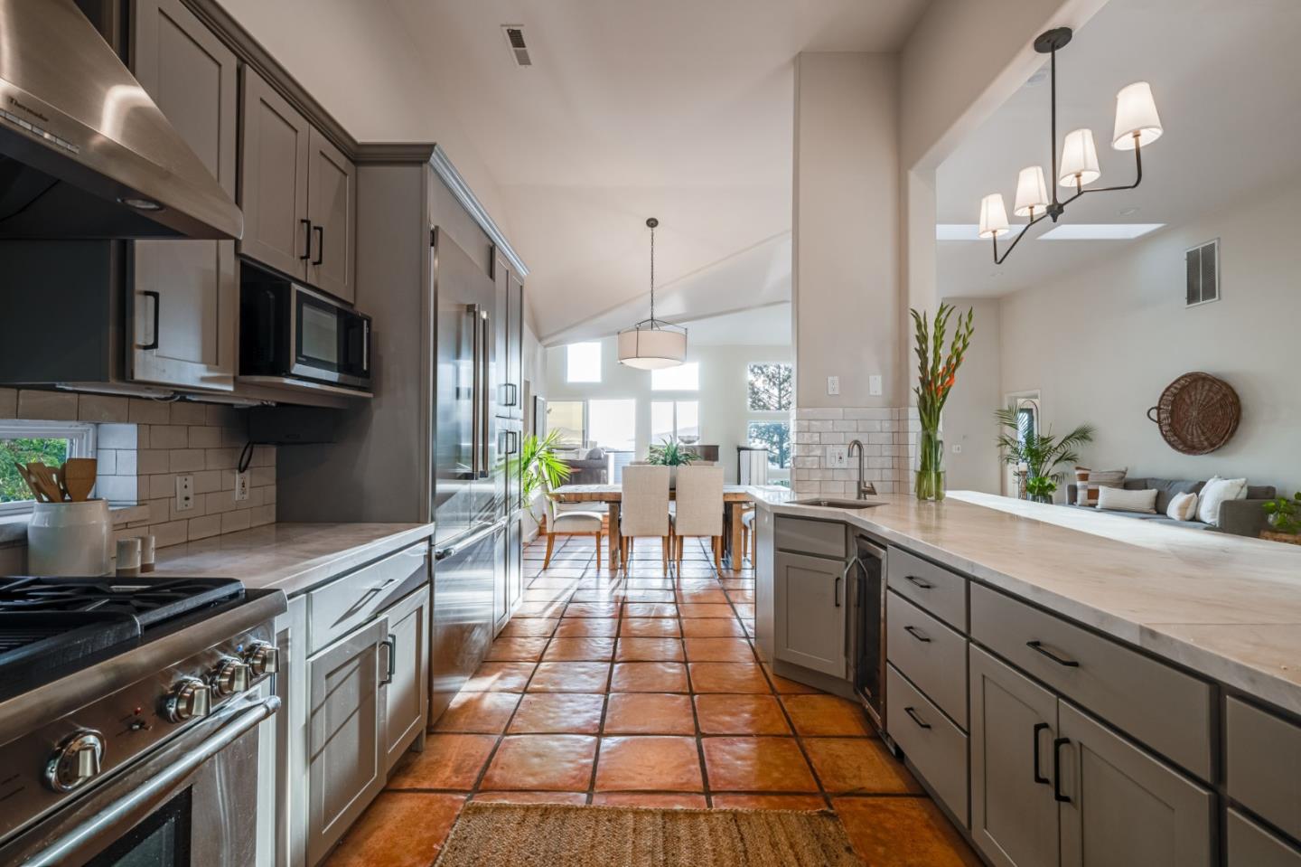 Detail Gallery Image 22 of 86 For 19445 Black Rd, Los Gatos,  CA 95033 - 4 Beds | 4 Baths