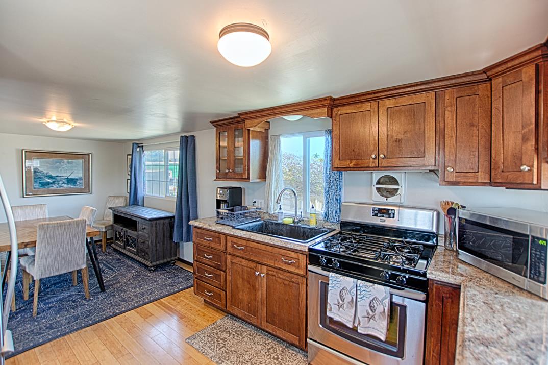 Detail Gallery Image 5 of 30 For 890 38th Ave #92,  Santa Cruz,  CA 95062 - 3 Beds | 2 Baths