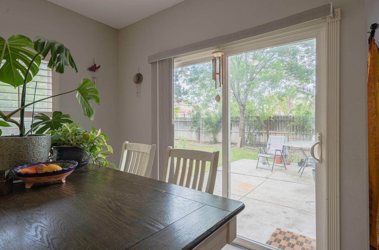 Detail Gallery Image 12 of 39 For 1416 San Rafael St, Los Banos,  CA 93635 - 6 Beds | 3/1 Baths