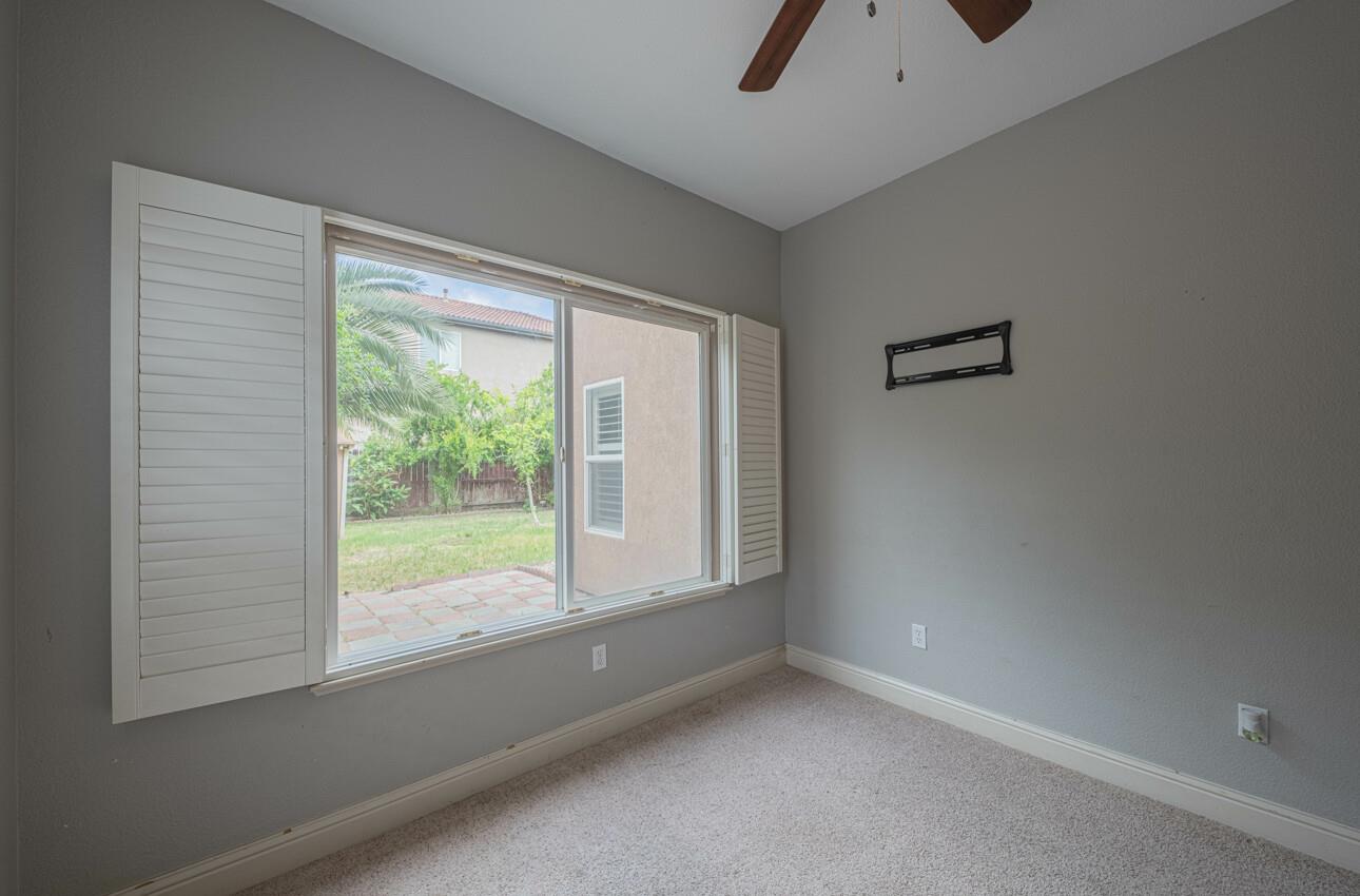 Detail Gallery Image 17 of 39 For 1416 San Rafael St, Los Banos,  CA 93635 - 6 Beds | 3/1 Baths