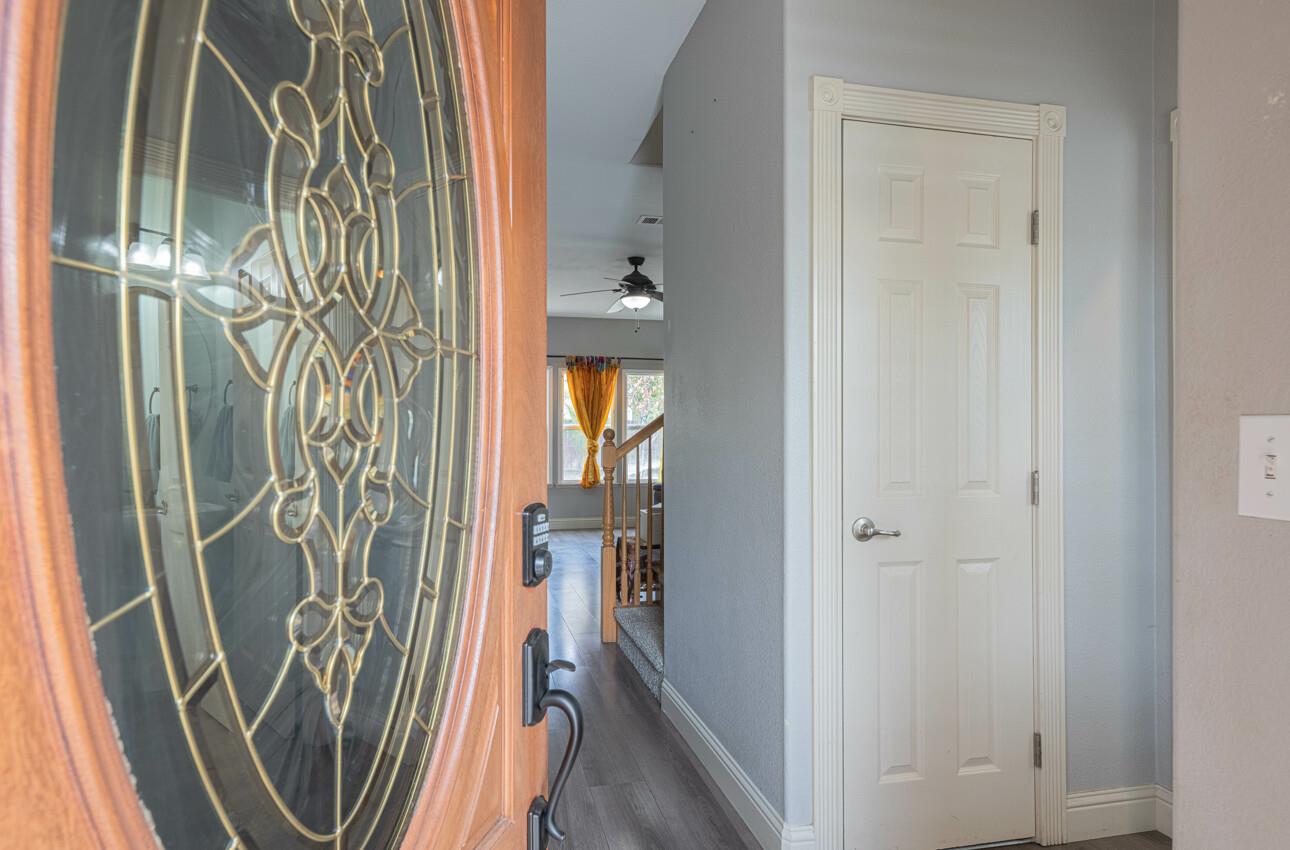 Detail Gallery Image 4 of 39 For 1416 San Rafael St, Los Banos,  CA 93635 - 6 Beds | 3/1 Baths