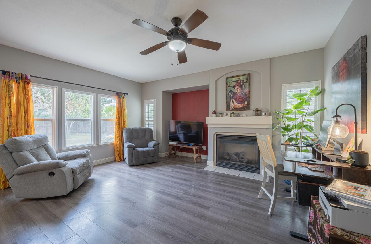 Detail Gallery Image 5 of 39 For 1416 San Rafael St, Los Banos,  CA 93635 - 6 Beds | 3/1 Baths