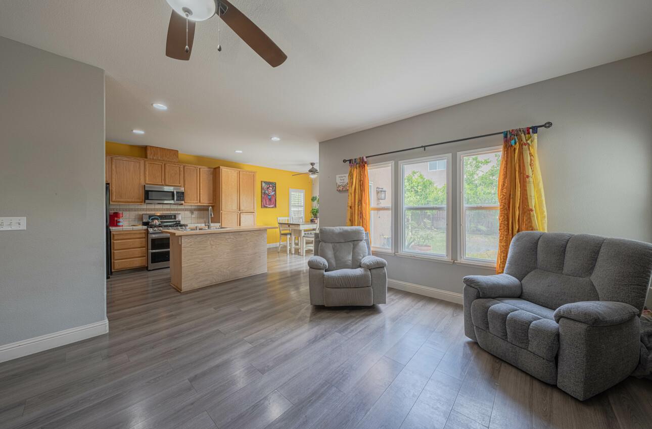 Detail Gallery Image 6 of 39 For 1416 San Rafael St, Los Banos,  CA 93635 - 6 Beds | 3/1 Baths