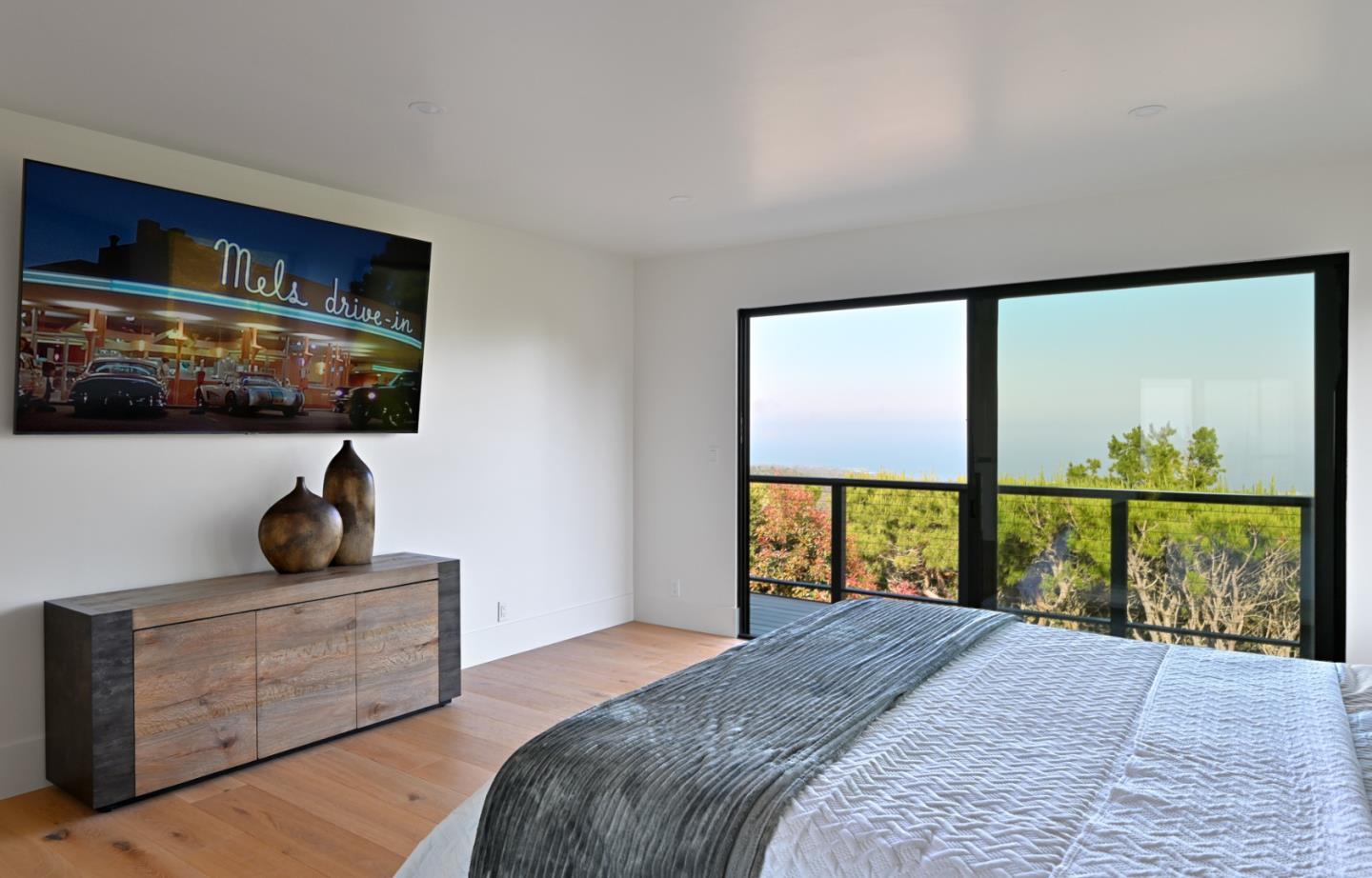 Detail Gallery Image 11 of 27 For 4013 Los Altos Dr, Pebble Beach,  CA 93953 - 3 Beds | 2/1 Baths