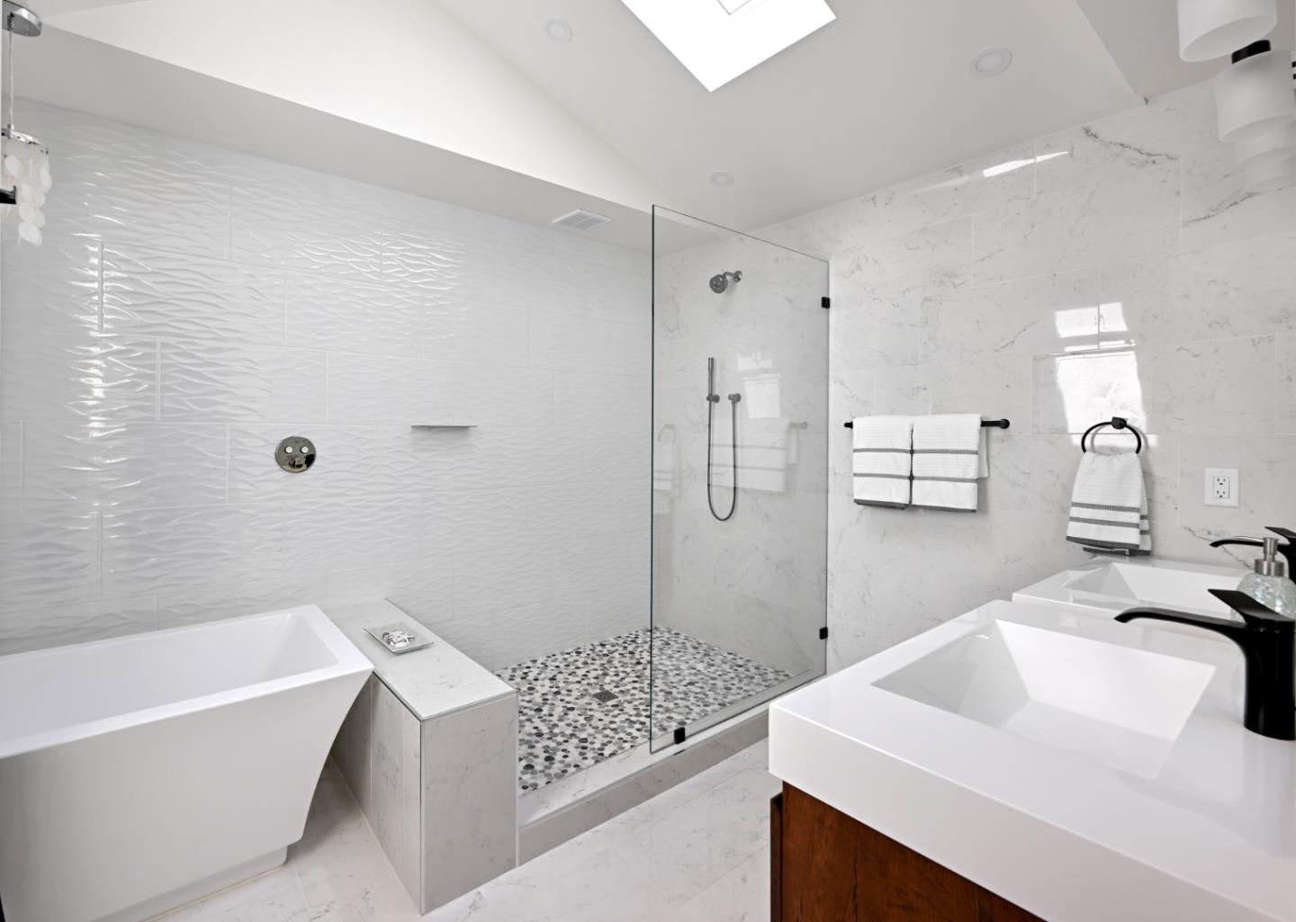 Detail Gallery Image 14 of 27 For 4013 Los Altos Dr, Pebble Beach,  CA 93953 - 3 Beds | 2/1 Baths