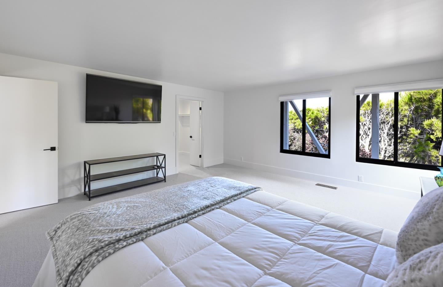 Detail Gallery Image 18 of 27 For 4013 Los Altos Dr, Pebble Beach,  CA 93953 - 3 Beds | 2/1 Baths