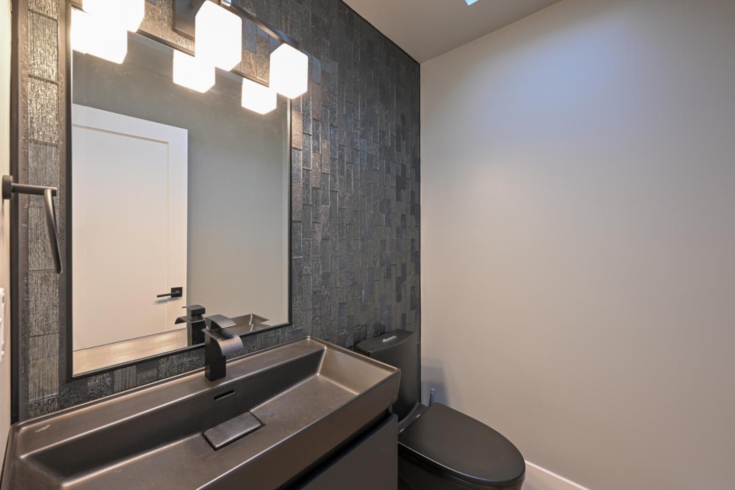 Detail Gallery Image 20 of 27 For 4013 Los Altos Dr, Pebble Beach,  CA 93953 - 3 Beds | 2/1 Baths