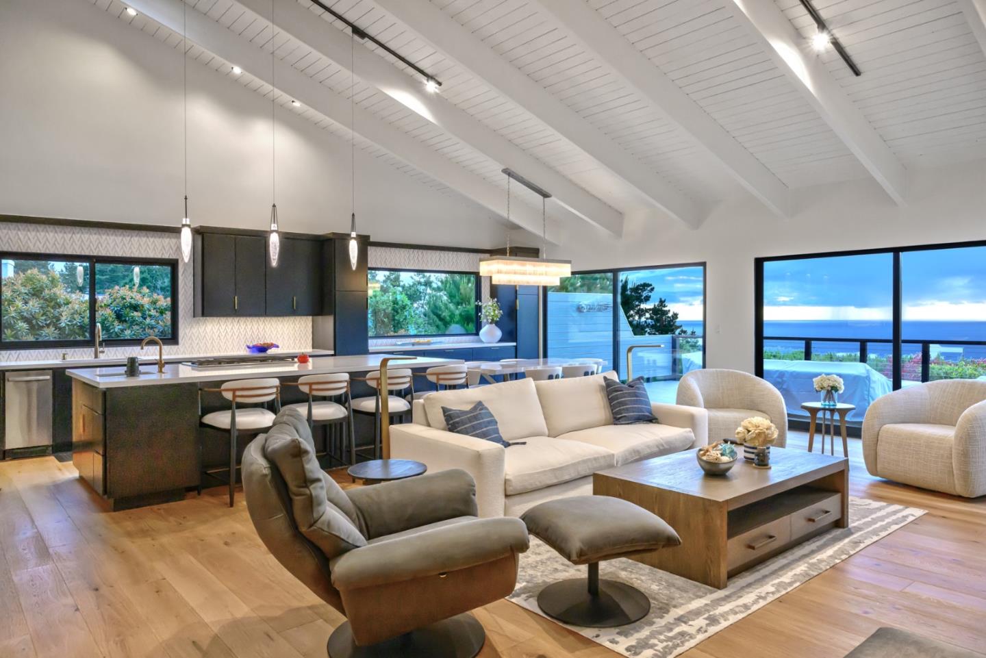 Detail Gallery Image 4 of 27 For 4013 Los Altos Dr, Pebble Beach,  CA 93953 - 3 Beds | 2/1 Baths