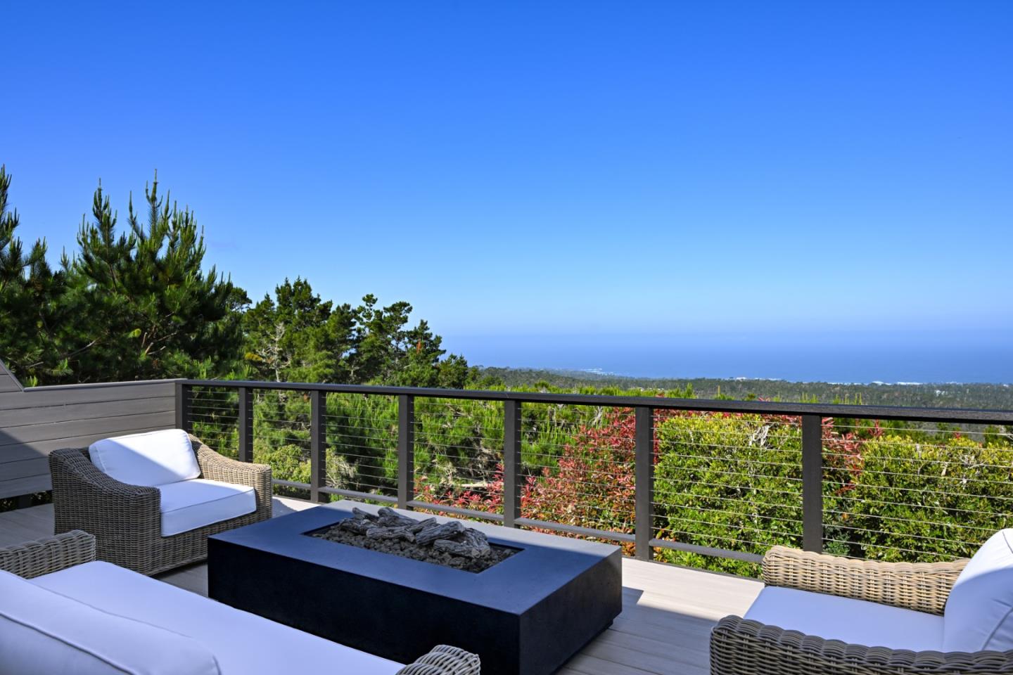 Detail Gallery Image 5 of 27 For 4013 Los Altos Dr, Pebble Beach,  CA 93953 - 3 Beds | 2/1 Baths