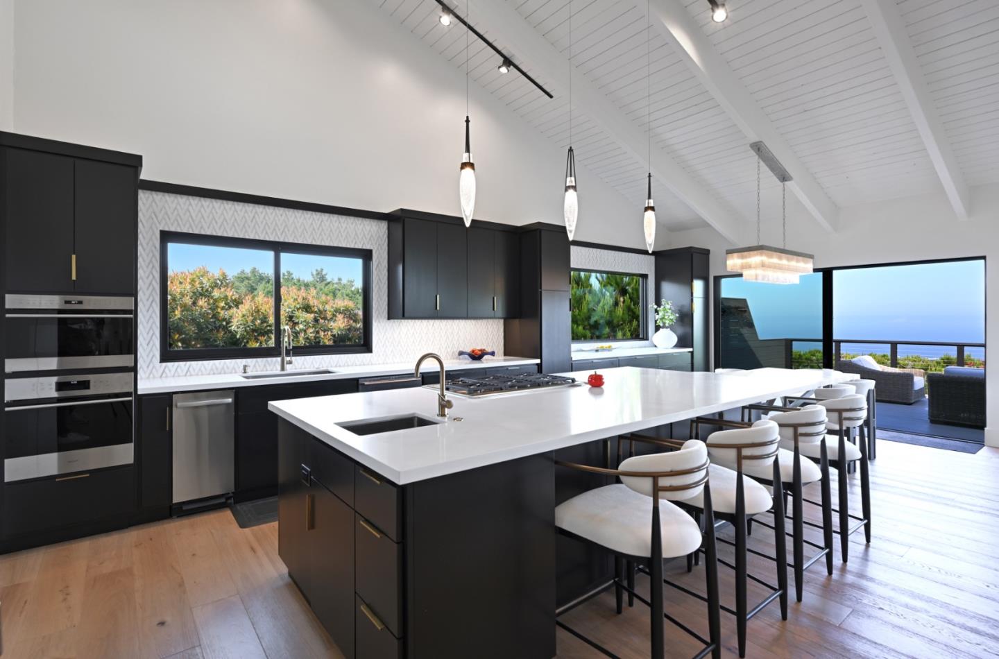Detail Gallery Image 7 of 27 For 4013 Los Altos Dr, Pebble Beach,  CA 93953 - 3 Beds | 2/1 Baths