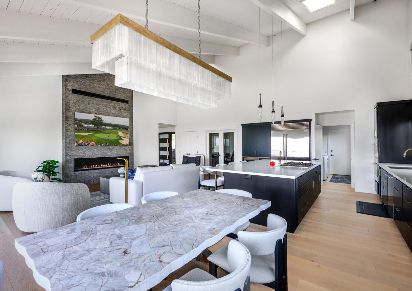 Detail Gallery Image 8 of 27 For 4013 Los Altos Dr, Pebble Beach,  CA 93953 - 3 Beds | 2/1 Baths
