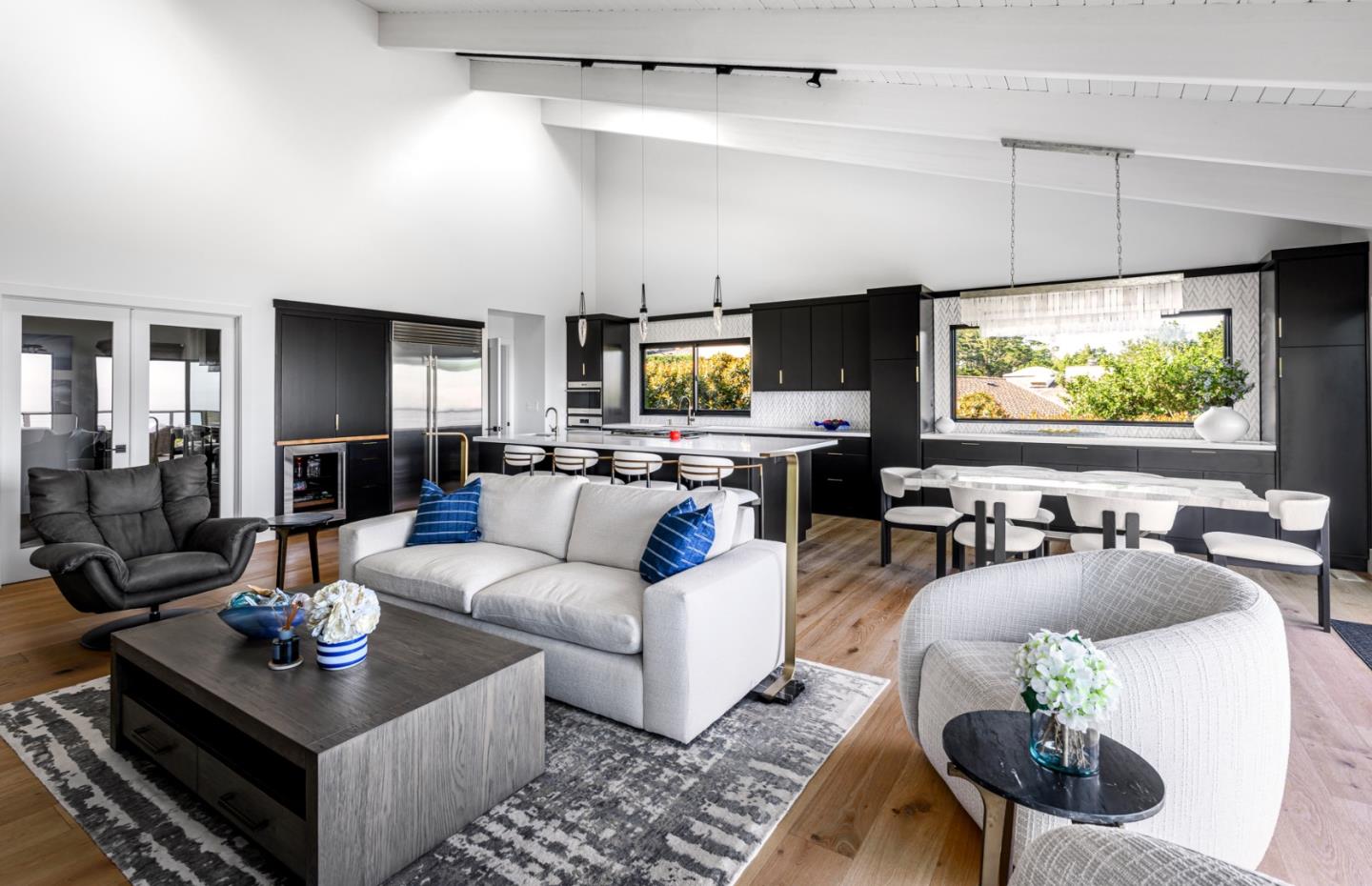Detail Gallery Image 9 of 27 For 4013 Los Altos Dr, Pebble Beach,  CA 93953 - 3 Beds | 2/1 Baths