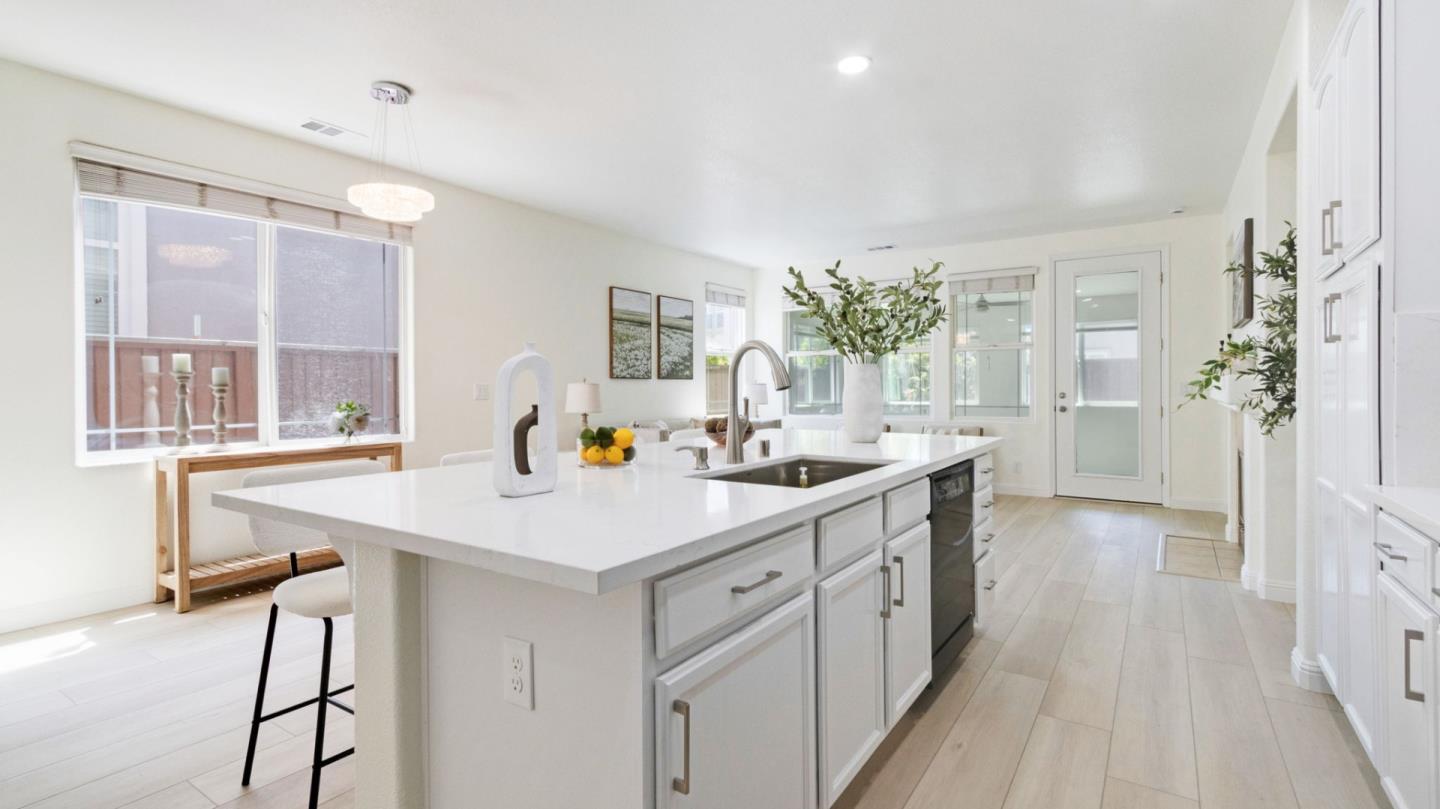Detail Gallery Image 10 of 52 For 2760 Shellgate Cir, Hayward,  CA 94545 - 4 Beds | 2/1 Baths