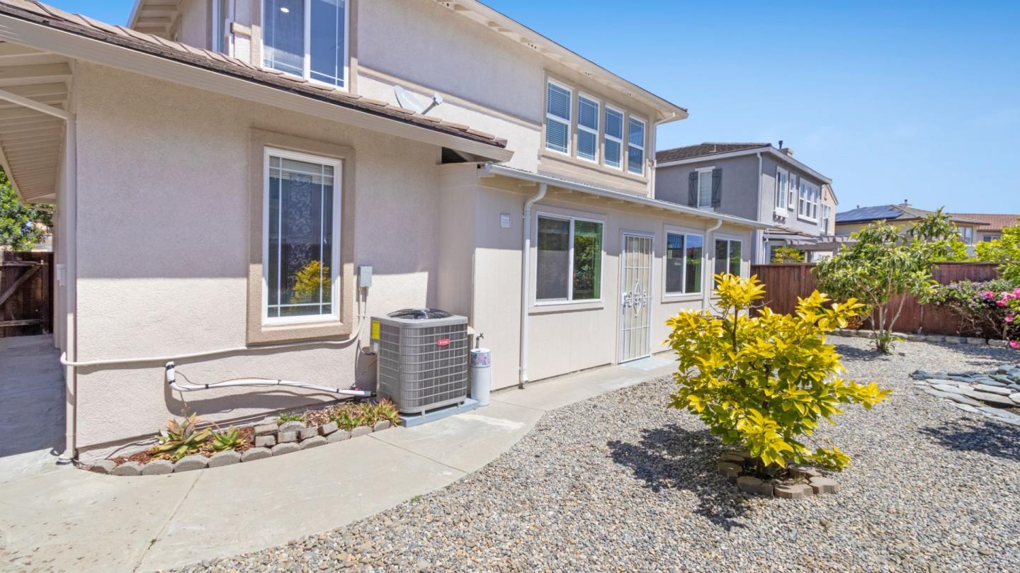 Detail Gallery Image 16 of 52 For 2760 Shellgate Cir, Hayward,  CA 94545 - 4 Beds | 2/1 Baths