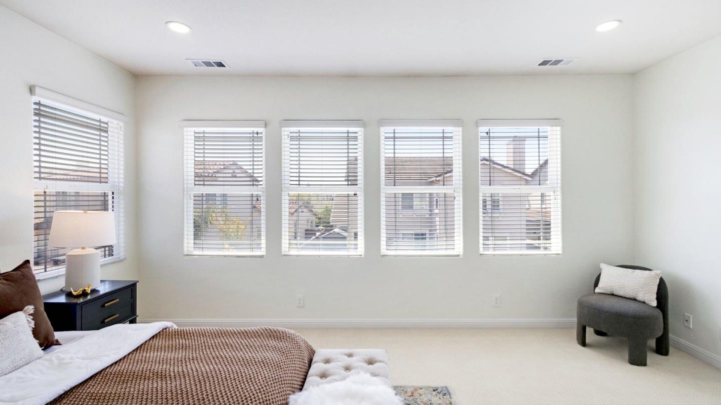 Detail Gallery Image 17 of 52 For 2760 Shellgate Cir, Hayward,  CA 94545 - 4 Beds | 2/1 Baths