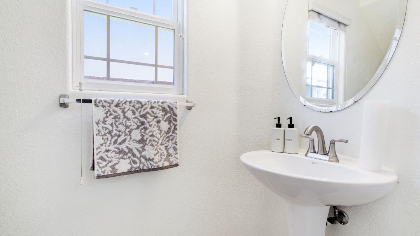 Detail Gallery Image 32 of 52 For 2760 Shellgate Cir, Hayward,  CA 94545 - 4 Beds | 2/1 Baths