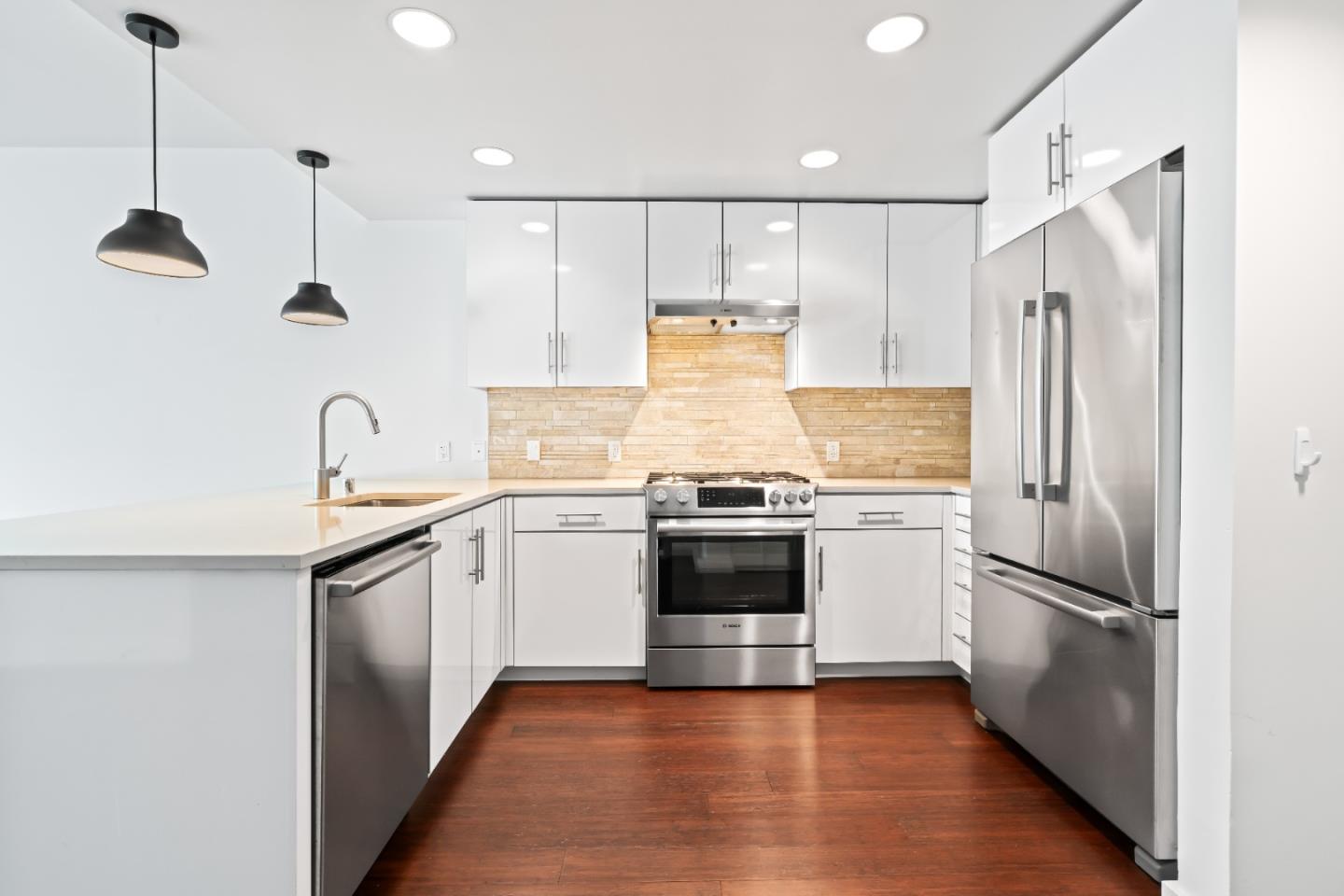 Detail Gallery Image 1 of 13 For 570 Innes Ave #203,  San Francisco,  CA 94124 - 1 Beds | 1 Baths