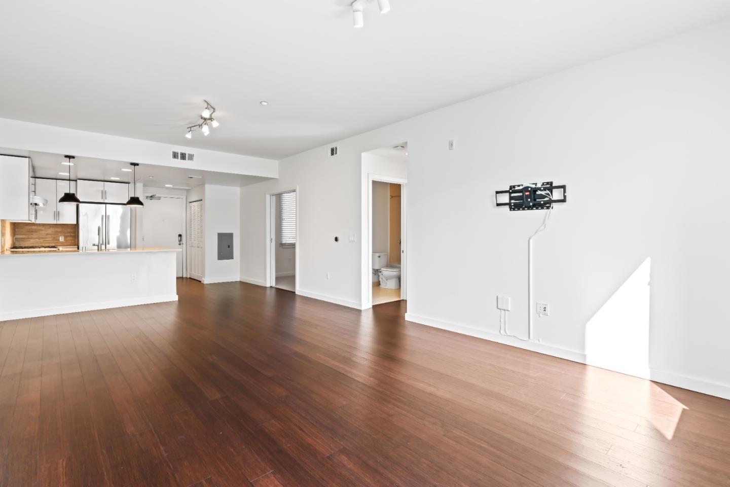 Detail Gallery Image 6 of 13 For 570 Innes Ave #203,  San Francisco,  CA 94124 - 1 Beds | 1 Baths