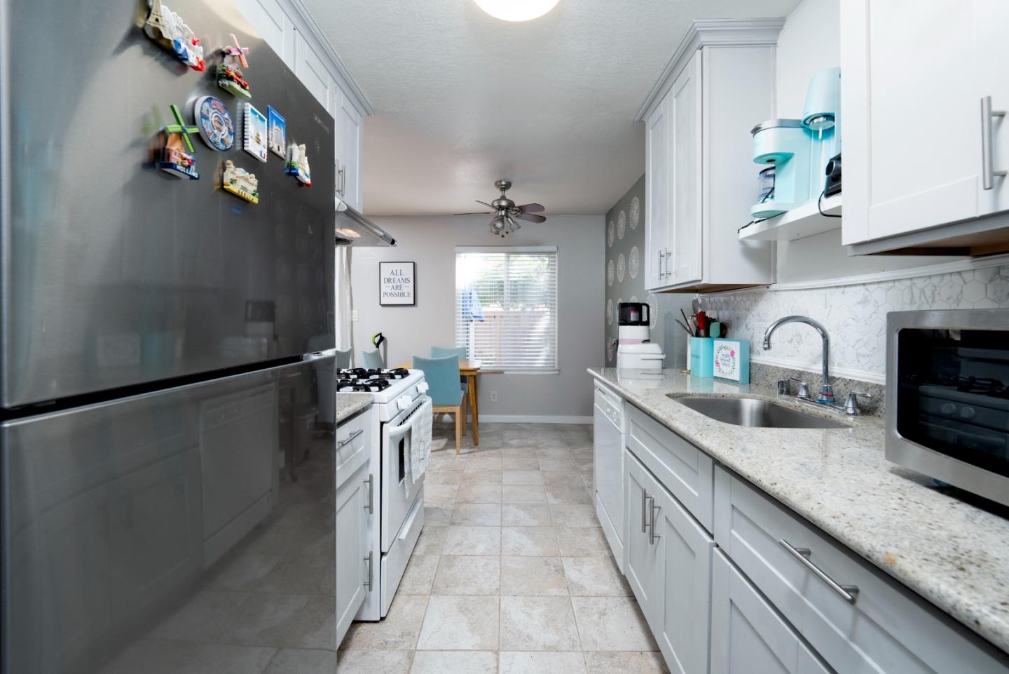 Detail Gallery Image 4 of 24 For 2755 Country Dr #140,  Fremont,  CA 94536 - 2 Beds | 1/1 Baths